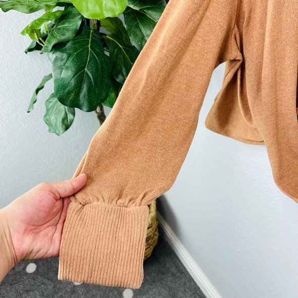 By anthropology Tan Cropped V-Neck Long Sleeves Sweater Size L - Picture 5 of 9